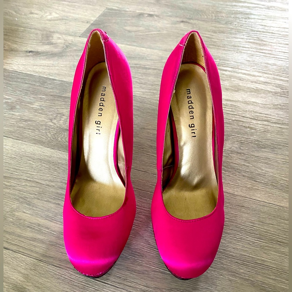Sparkly hot pink heels!